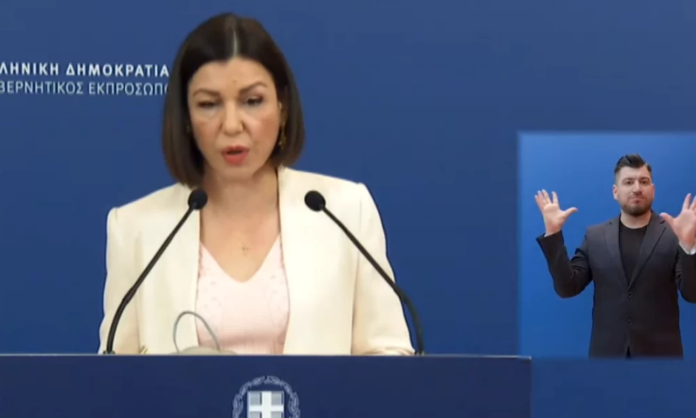 Live: Η ενημέρωση από την κυβερνητική εκπρόσωπο Αριστοτελία Πελώνη